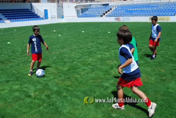 El San Fernando acoge el campus del Fútbol Base Burriana