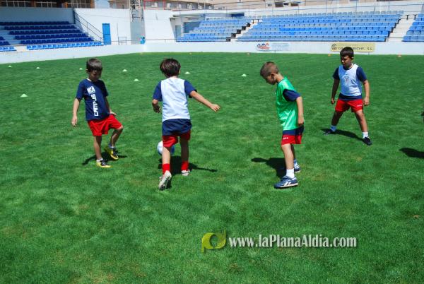 El San Fernando acoge el campus del Fútbol Base Burriana