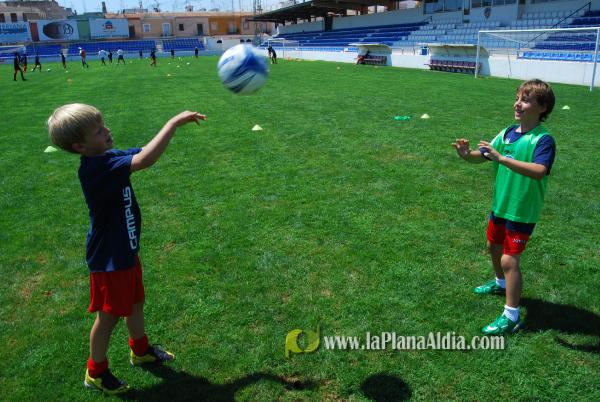 El San Fernando acoge el campus del Fútbol Base Burriana