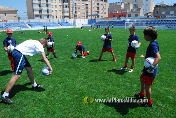 El San Fernando acoge el campus del Fútbol Base Burriana