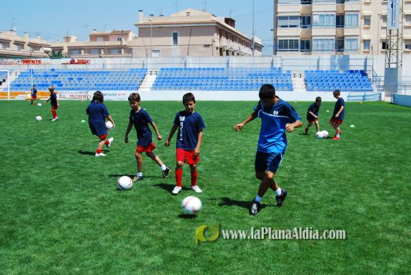 El San Fernando acoge el campus del Fútbol Base Burriana