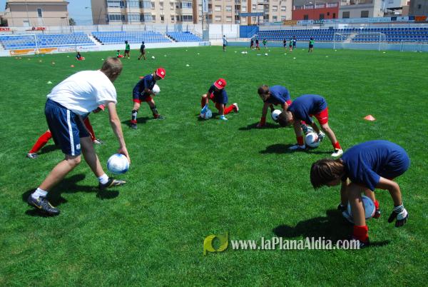 El San Fernando acoge el campus del Fútbol Base Burriana