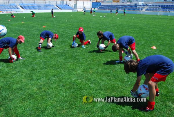 El San Fernando acoge el campus del Fútbol Base Burriana