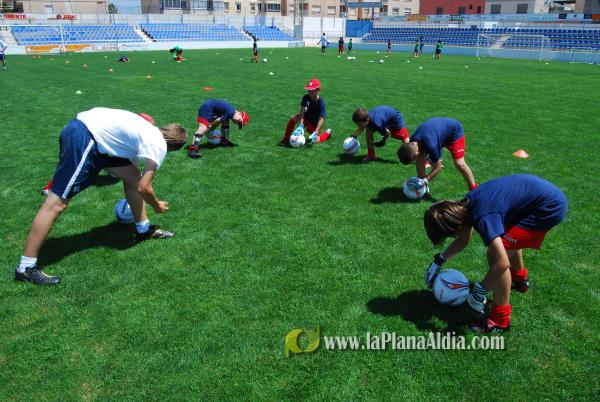 El San Fernando acoge el campus del Fútbol Base Burriana