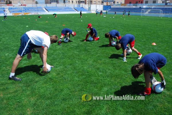 El San Fernando acoge el campus del Fútbol Base Burriana