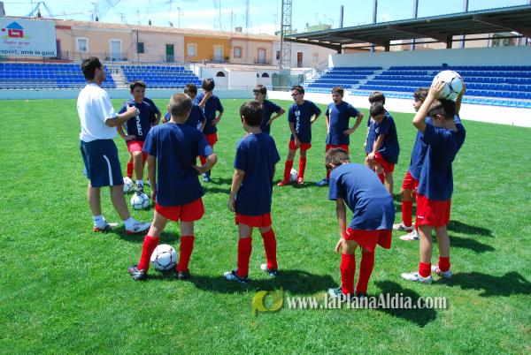 El San Fernando acoge el campus del Fútbol Base Burriana