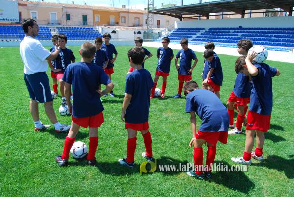 El San Fernando acoge el campus del Fútbol Base Burriana