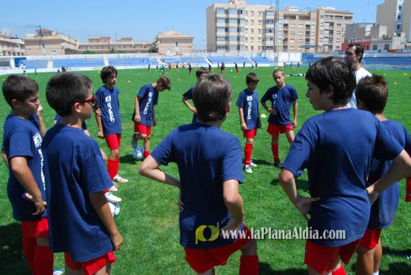 El San Fernando acoge el campus del Fútbol Base Burriana