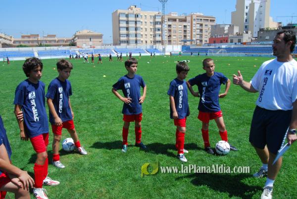 El San Fernando acoge el campus del Fútbol Base Burriana