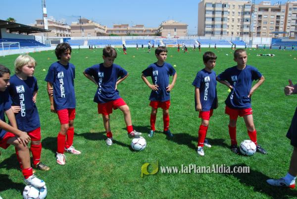 El San Fernando acoge el campus del Fútbol Base Burriana