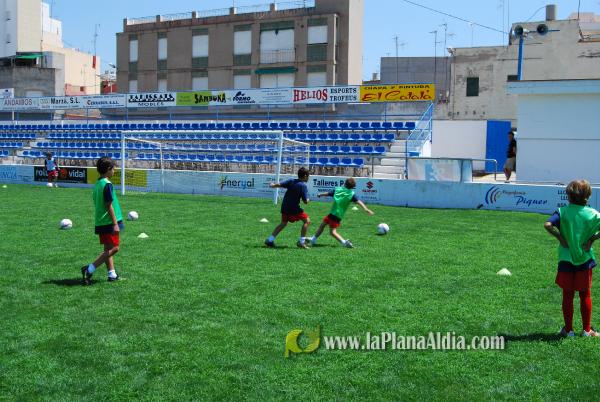 El San Fernando acoge el campus del Fútbol Base Burriana