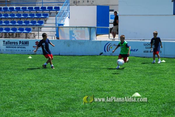 El San Fernando acoge el campus del Fútbol Base Burriana