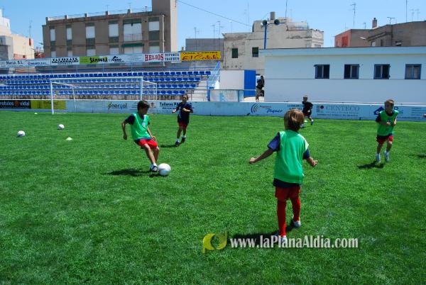 El San Fernando acoge el campus del Fútbol Base Burriana
