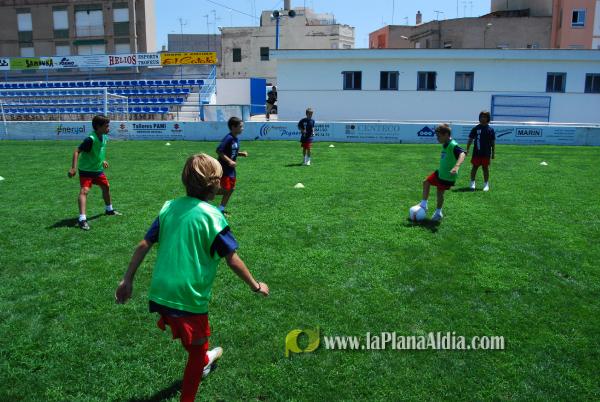El San Fernando acoge el campus del Fútbol Base Burriana