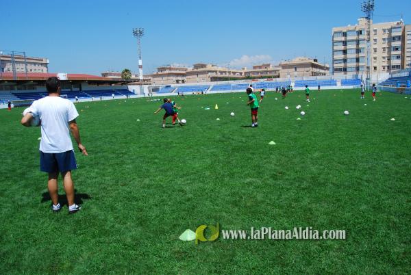 El San Fernando acoge el campus del Fútbol Base Burriana