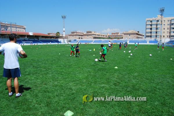 El San Fernando acoge el campus del Fútbol Base Burriana
