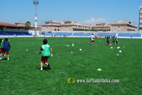 El San Fernando acoge el campus del Fútbol Base Burriana