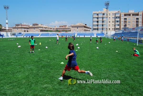 El San Fernando acoge el campus del Fútbol Base Burriana