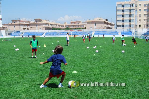 El San Fernando acoge el campus del Fútbol Base Burriana