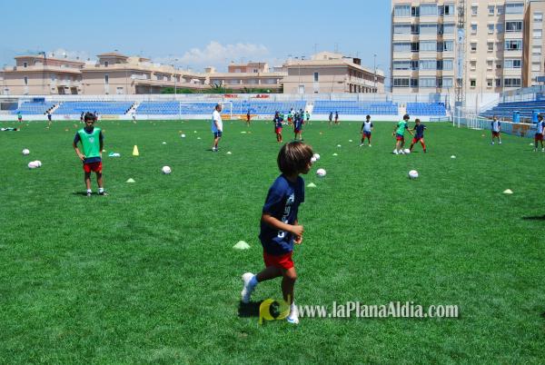 El San Fernando acoge el campus del Fútbol Base Burriana