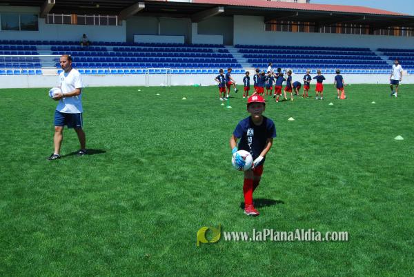 El San Fernando acoge el campus del Fútbol Base Burriana