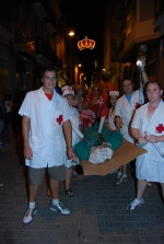 Más de cien peñas participan en el desfile de disfraces