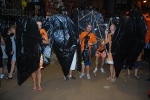 Más de cien peñas participan en el desfile de disfraces