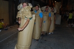 Más de cien peñas participan en el desfile de disfraces