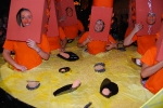 Más de cien peñas participan en el desfile de disfraces