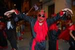 Más de cien peñas participan en el desfile de disfraces