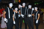 Más de cien peñas participan en el desfile de disfraces