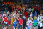 Más de cien peñas participan en el desfile de disfraces