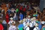 Más de cien peñas participan en el desfile de disfraces