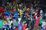 Más de cien peñas participan en el desfile de disfraces