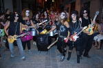 Más de cien peñas participan en el desfile de disfraces