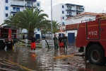 Abren dos zanjas en la playa Ben-Afelí para drenar el agua acumulada