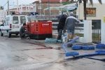 Abren dos zanjas en la playa Ben-Afelí para drenar el agua acumulada