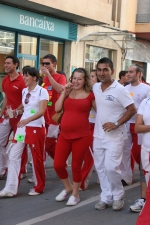 El sopar de pa i porta y los toros llenan las fiestas del Roser
