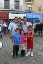 El sopar de pa i porta y los toros llenan las fiestas del Roser