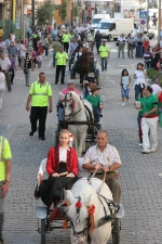 El sopar de pa i porta y los toros llenan las fiestas del Roser