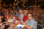 El sopar de pa i porta y los toros llenan las fiestas del Roser