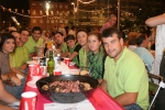 El sopar de pa i porta y los toros llenan las fiestas del Roser