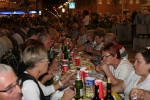 El sopar de pa i porta y los toros llenan las fiestas del Roser