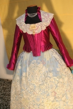 Laura y María, las últimas reinas en mostrarnos sus vestidos.