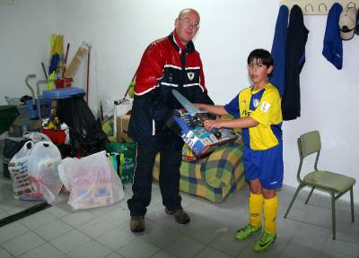 El Alqueries C. F. agradece la participación en su campaña solidaria de recogida de juguetes