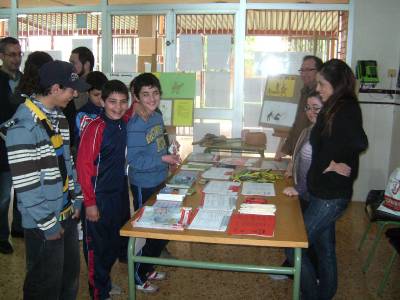 El Casal Jove tramita el Carnet Jove con la visita del IVAJ al IES Jaume I