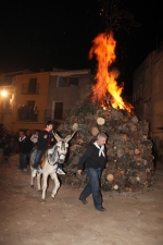 Borriol vive Sant Antoni con la hoguera y la procesión