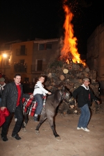 Borriol vive Sant Antoni con la hoguera y la procesión