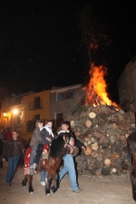 Borriol vive Sant Antoni con la hoguera y la procesión