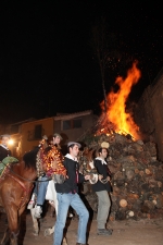 Borriol vive Sant Antoni con la hoguera y la procesión